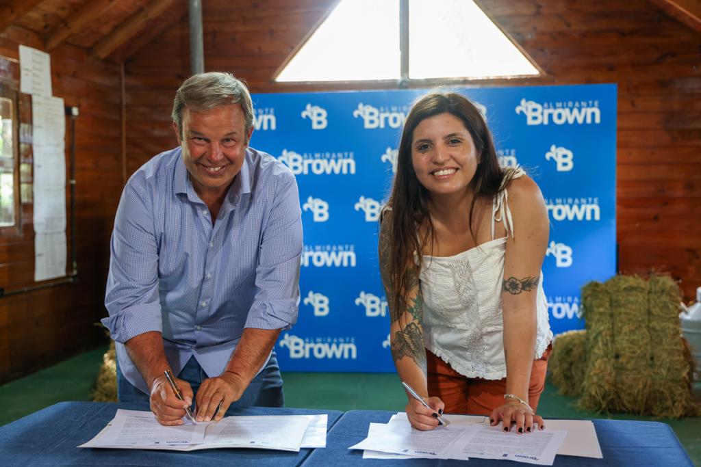 ENTREGA DE CAMIONES PARA RECOLECCIÓN DIFERENCIADA EN BROWN