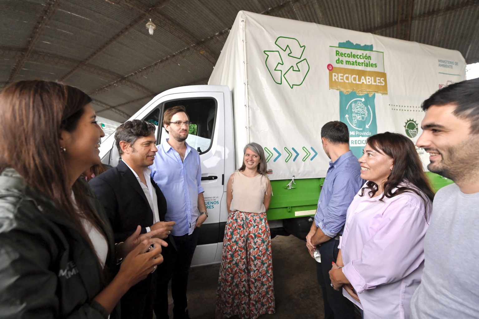 Vilar y Kicillof entregaron insumos para la gestión ambiental en Suipacha Vilar y Kicillof entregaron insumos para la gestión ambiental en Suipacha