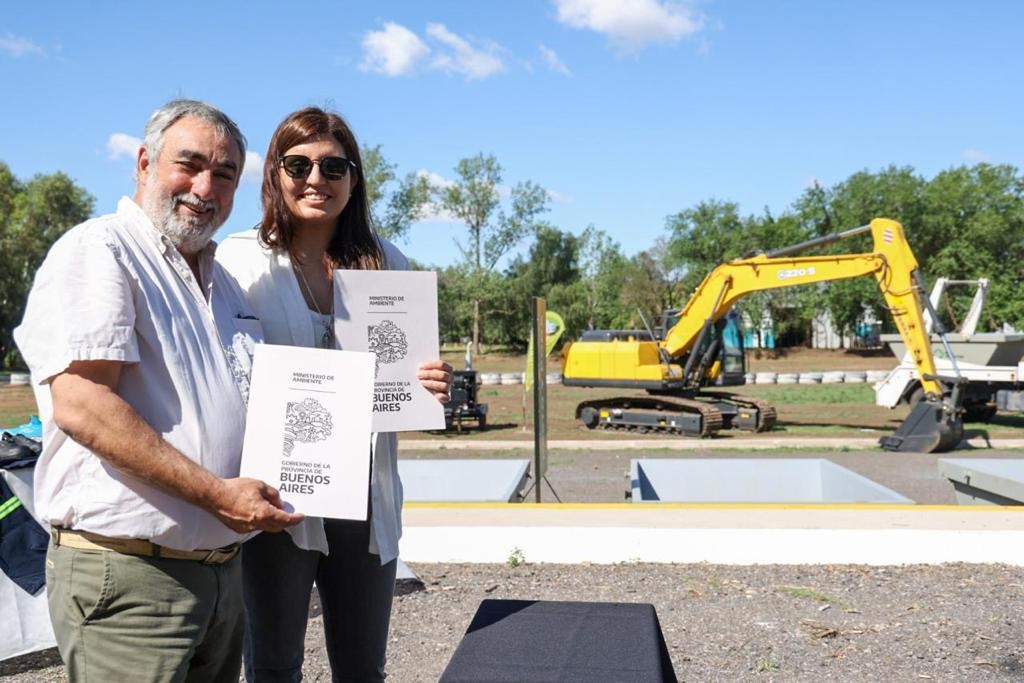 Foto de VILAR Y FERNÁNDEZ EN TRENQUE LAUQUEN: NUEVA ESTACIÓN DE TRANSFERENCIA DE RESIDUOS Y ENTREGA DE MAQUINARIA